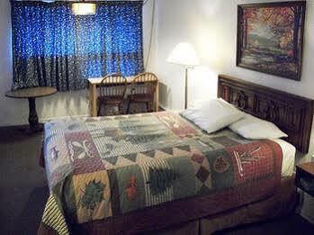 Forest Lake Motel Grand Rapids Buitenkant foto