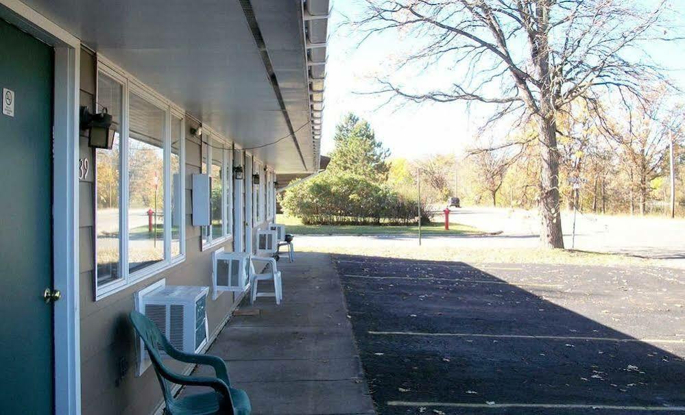 Forest Lake Motel Grand Rapids Buitenkant foto